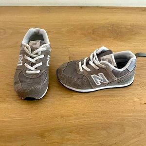 New Balance kids 574 Core Bungee sz 8 grey/white